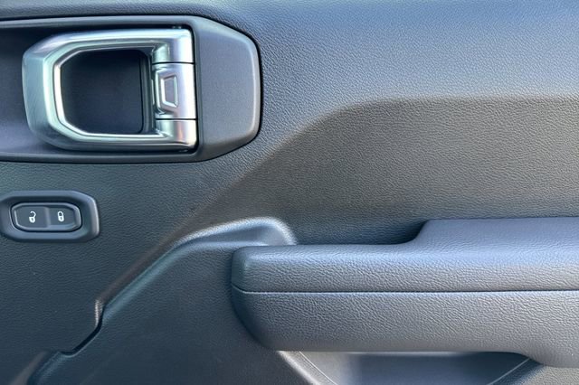 Used 2025 Jeep Gladiator Rubicon w/ Convenience Group image 21