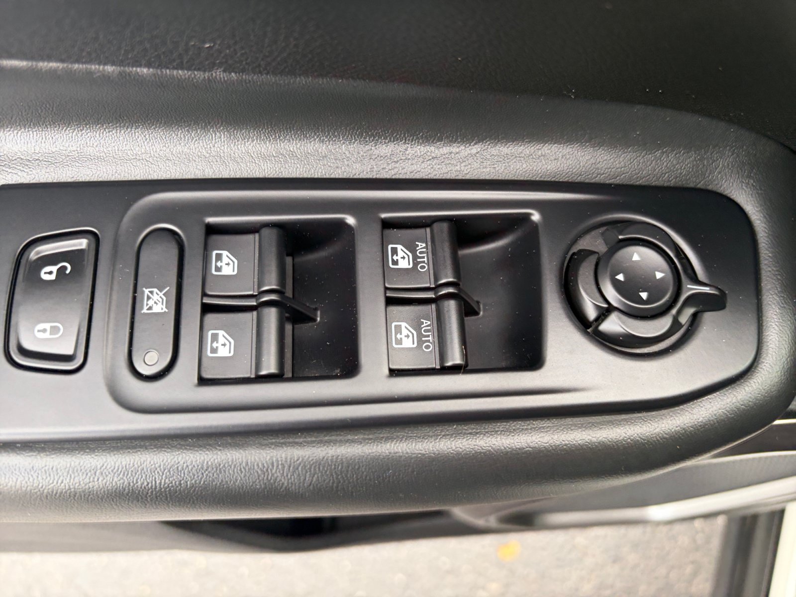 Used 2019 Jeep Renegade Limited AWD/4WD image 13
