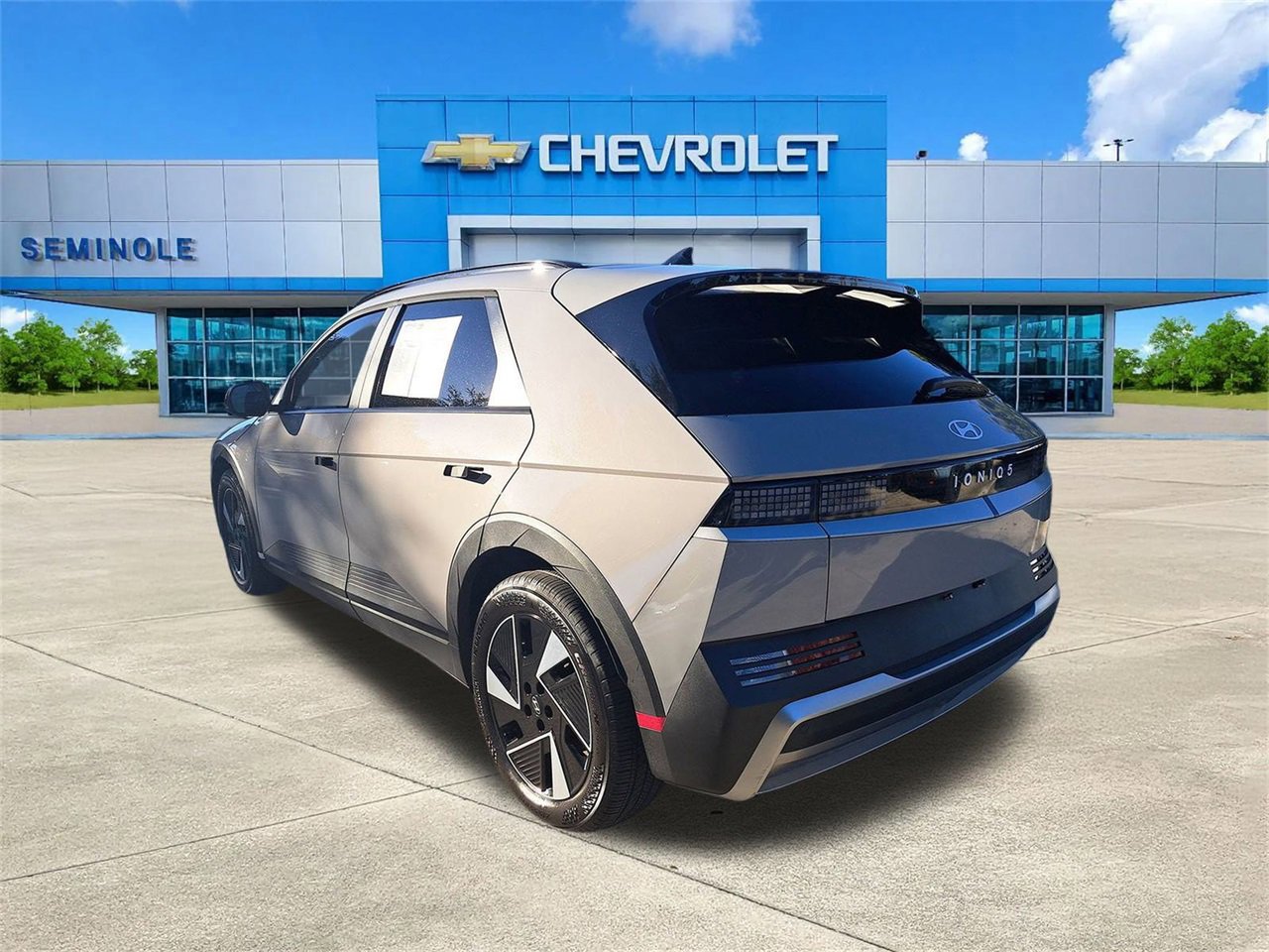 Used 2025 Hyundai Ioniq 5 SEL image 3