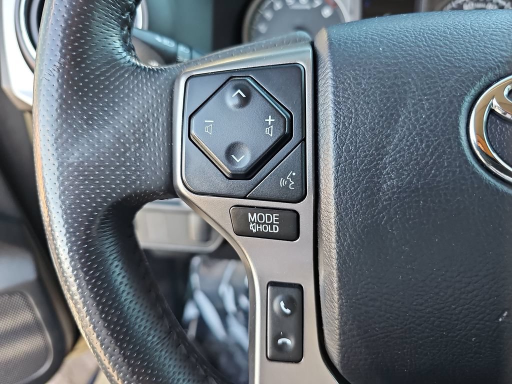 Used 2017 Toyota Tacoma SR5 w/ Tow Package RWD image 11