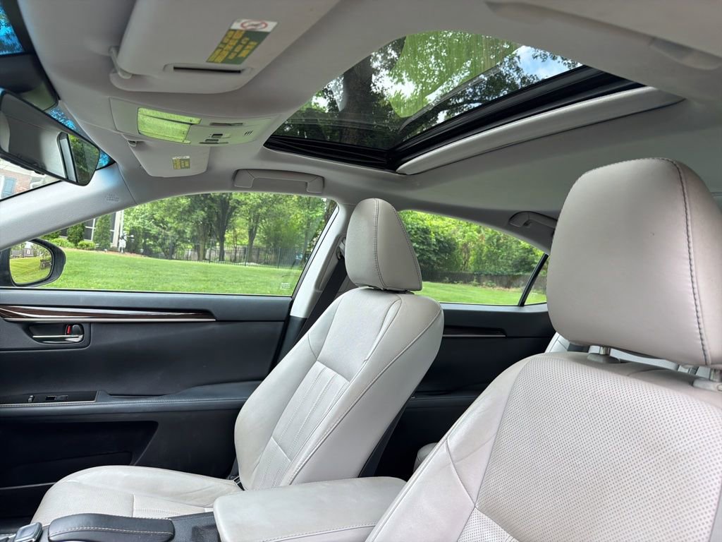 Used 2016 Lexus ES 350 w/ Luxury Package w/Wood Trim FWD image 22