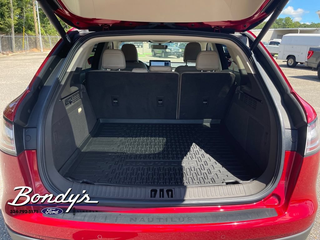 Used 2021 Lincoln Nautilus AWD w/ Equipment Group 101A image 14