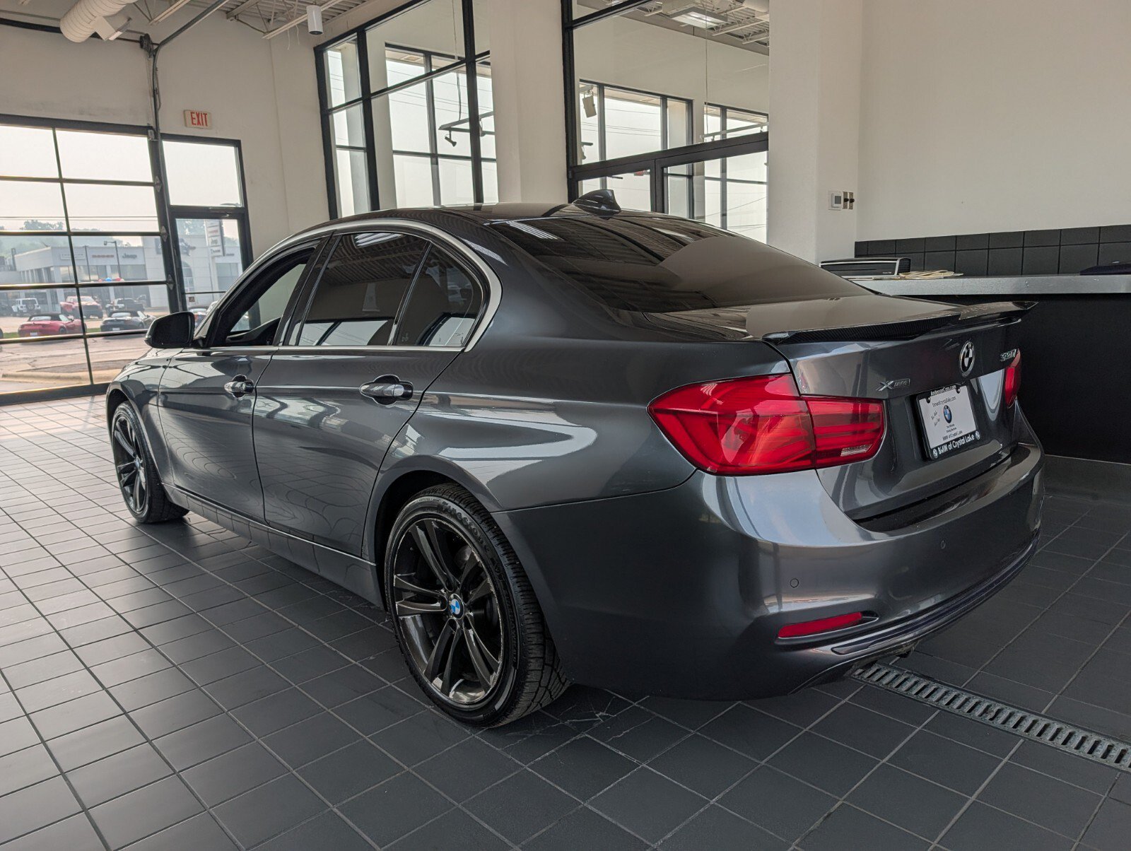 Used 2017 BMW 330i xDrive Sedan AWD/4WD image 5