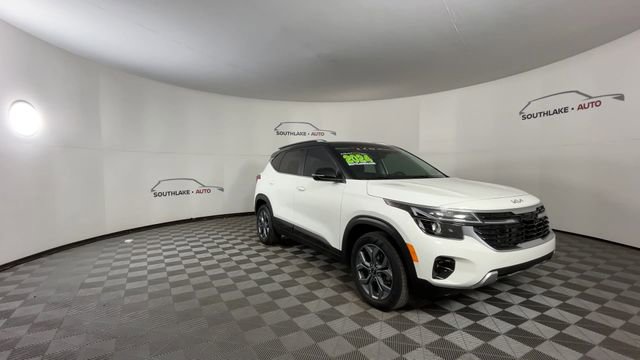 Certified 2024 Kia Seltos S image 2