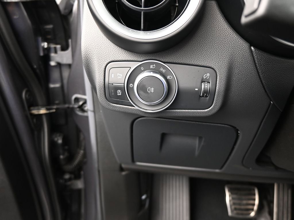 Used 2023 Alfa Romeo Stelvio Sprint image 33