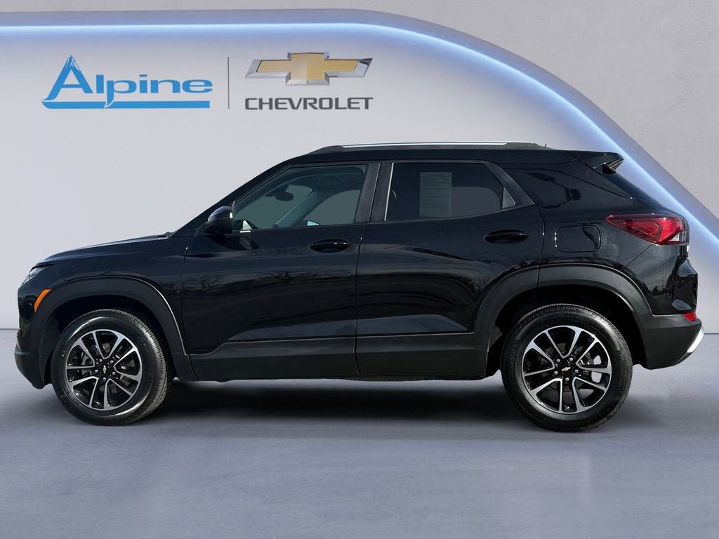 Used 2025 Chevrolet TrailBlazer LT image 2