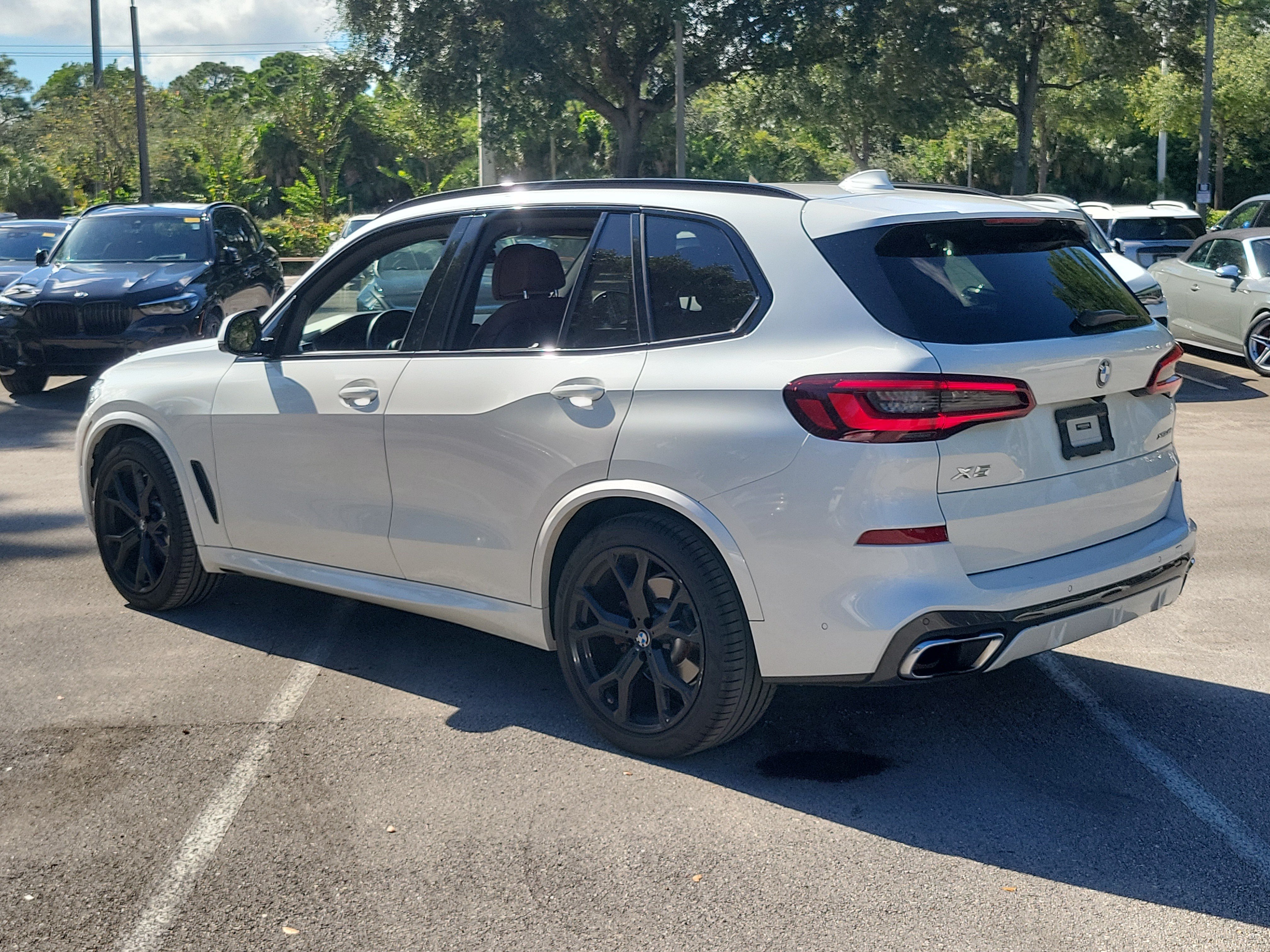 Used 2021 BMW X5 xDrive40i w/ M Sport Package AWD/4WD image 5