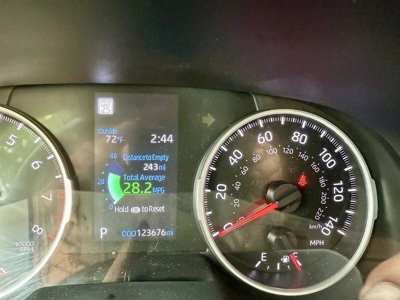 Used 2022 Toyota RAV4 LE image 9