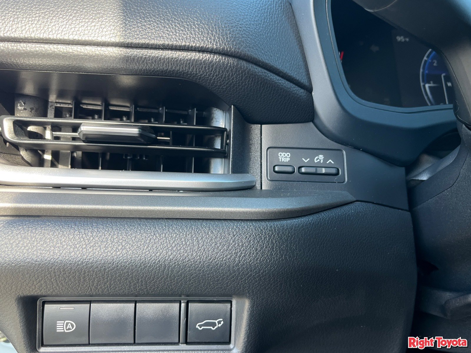 Certified 2024 Toyota Grand Highlander FWD image 33