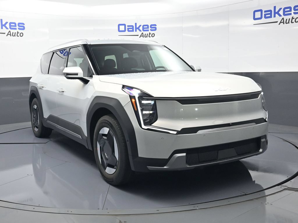 New 2026 Kia EV9 Wind AWD/4WD image 2