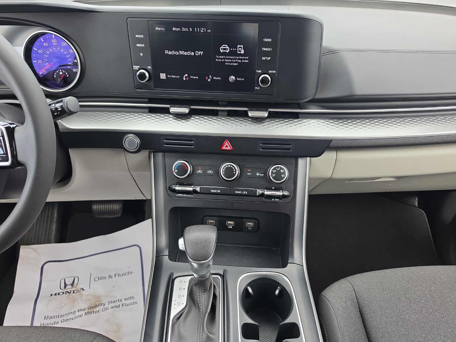 Used 2024 Kia Carnival LX FWD image 10