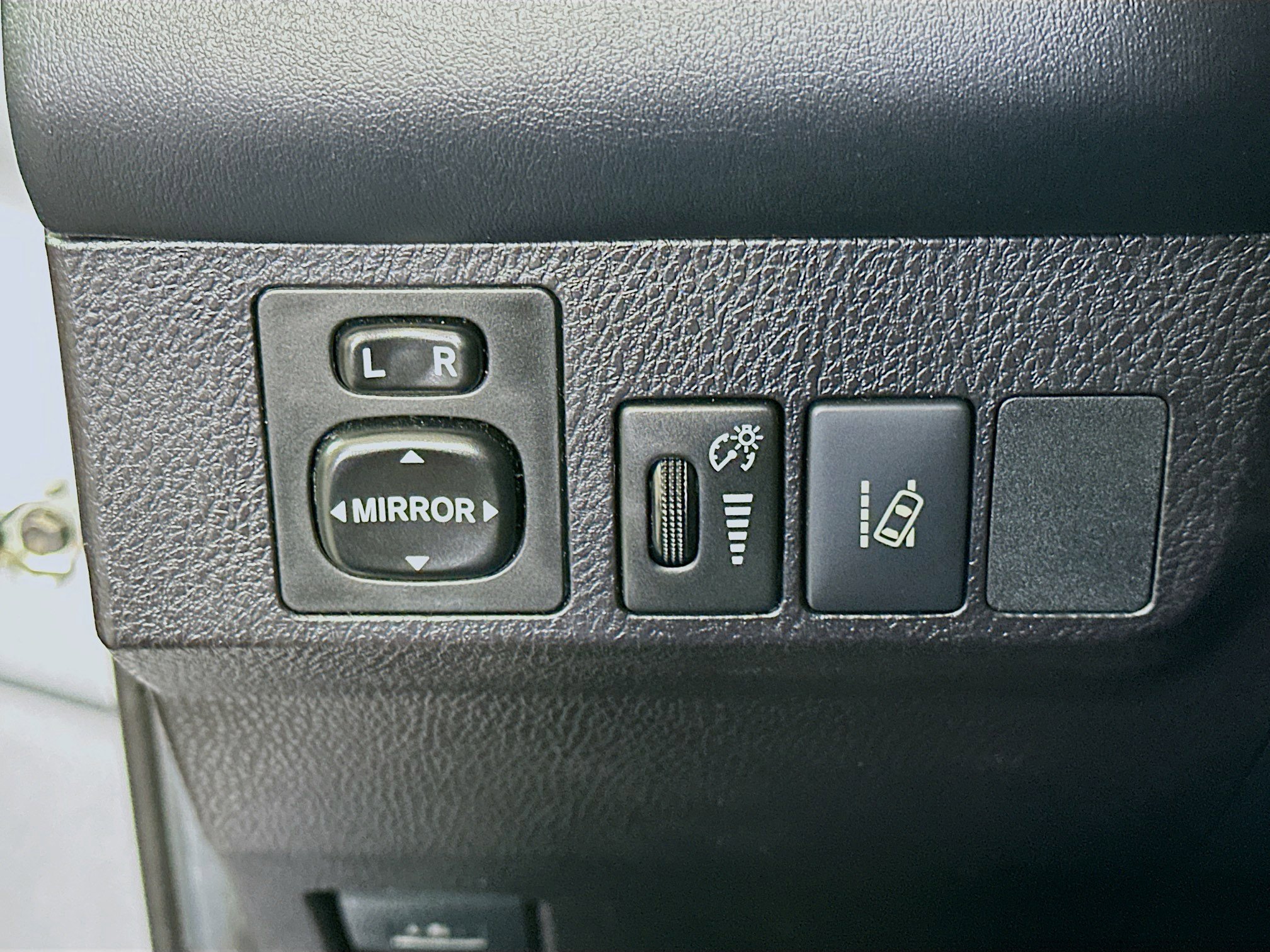 Used 2018 Toyota RAV4 XLE image 16