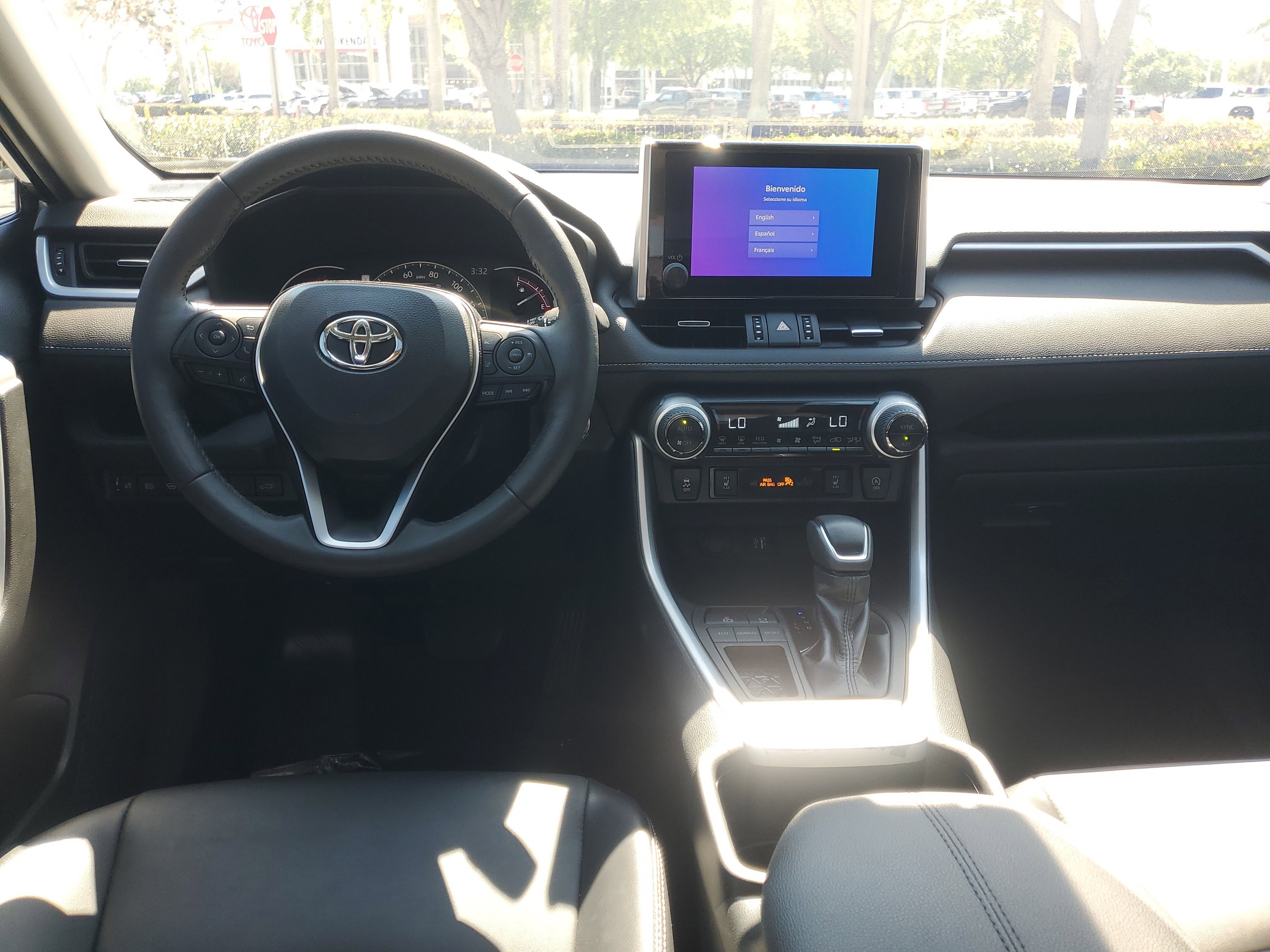 Used 2023 Toyota RAV4 XLE Premium image 14
