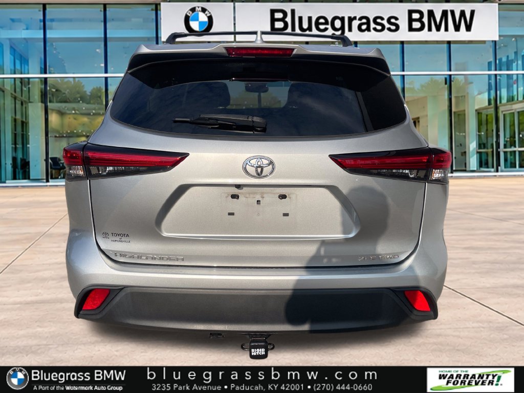 Used 2022 Toyota Highlander XLE AWD/4WD image 4