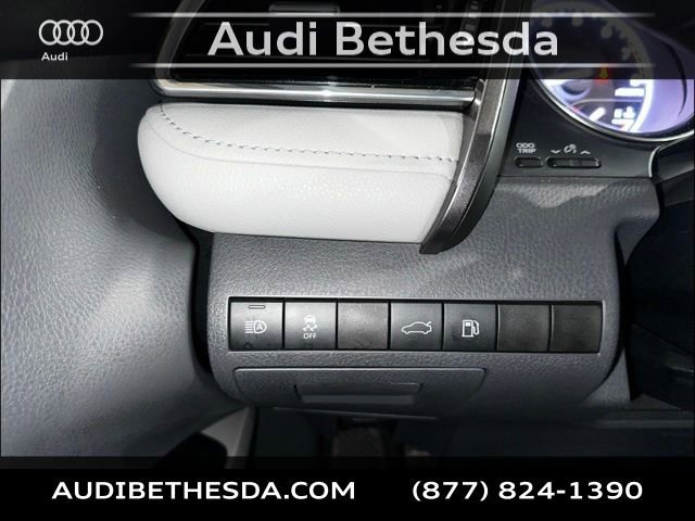 Used 2018 Toyota Camry SE w/ Moonroof Package image 14