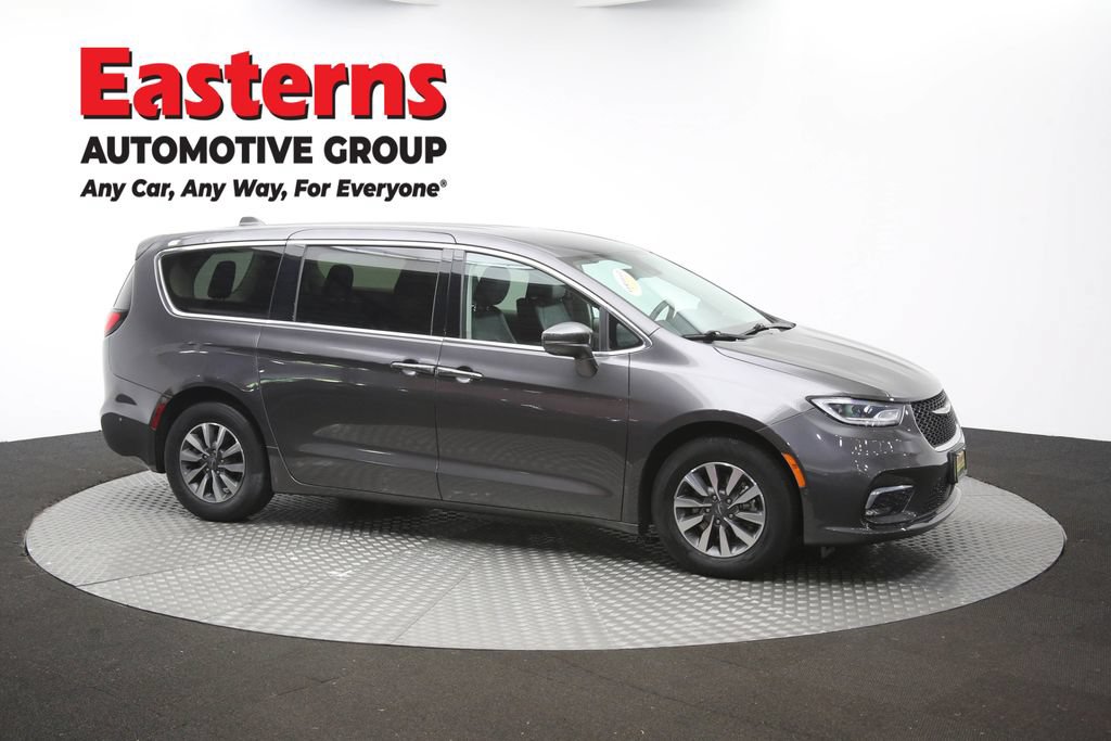 Used 2022 Chrysler Pacifica Touring-L w/ Uconnect Theater Family Group FWD image 48