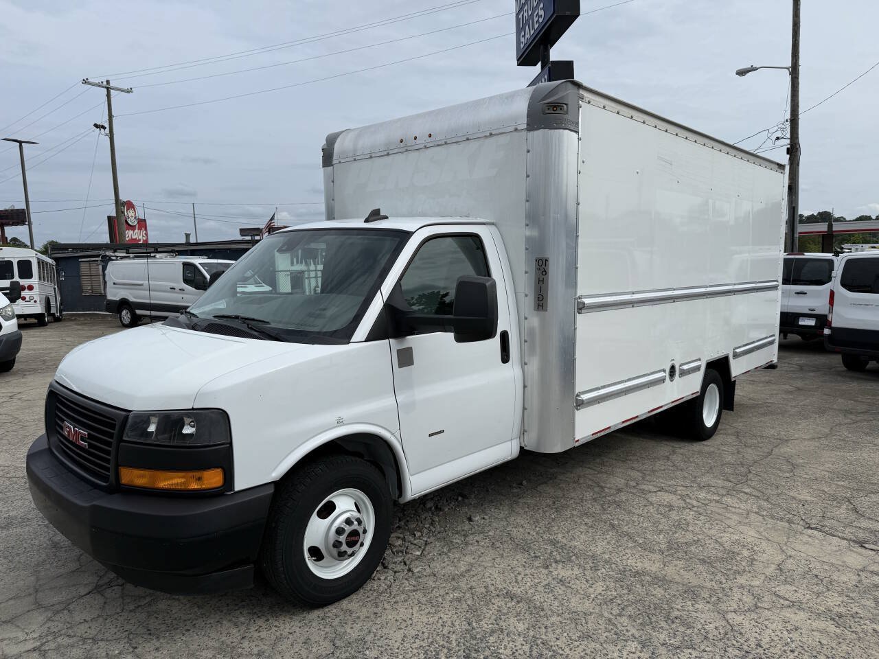 Used 2021 GMC Savana 3500 Extended w/ Power Convenience Package RWD image 5