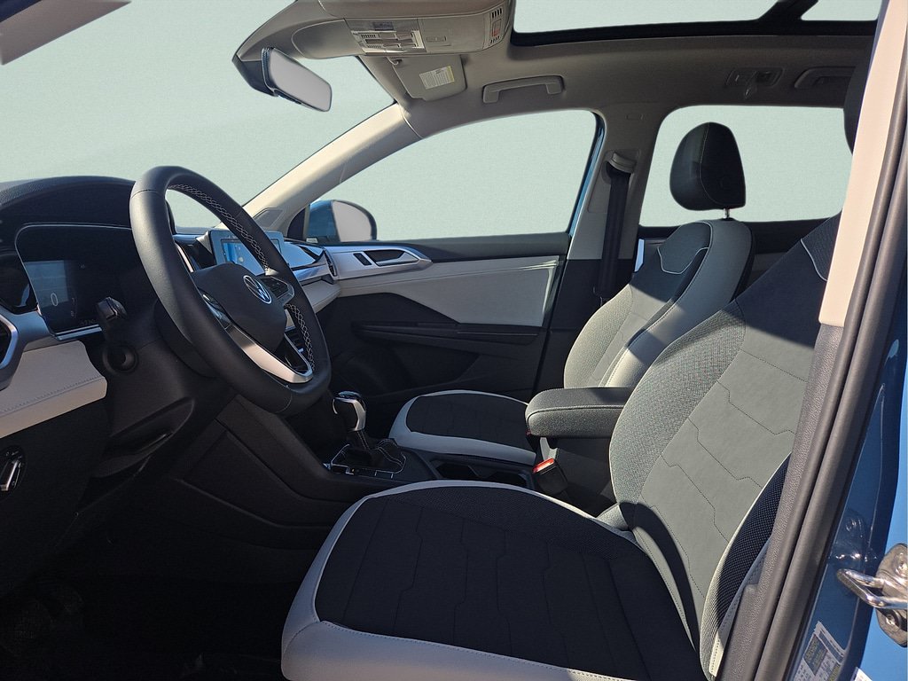 New 2026 Volkswagen Taos SE FWD image 16