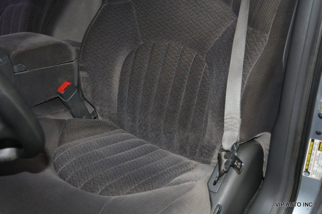 Used 2005 Pontiac Bonneville SE image 15