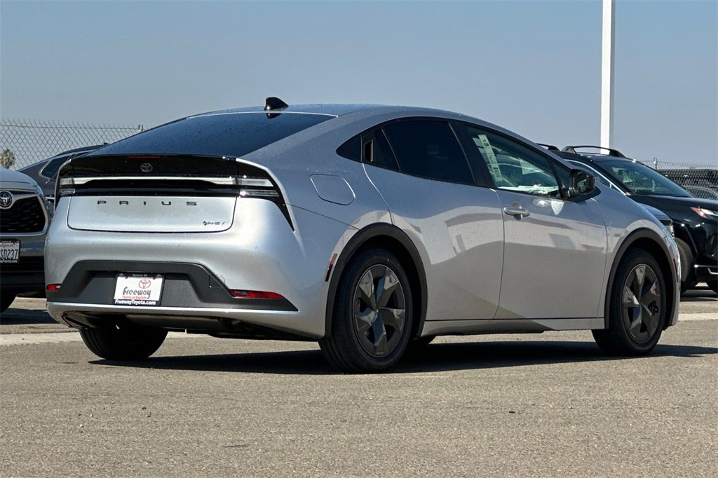 New 2026 Toyota Prius Plug-In Hybrid image 4