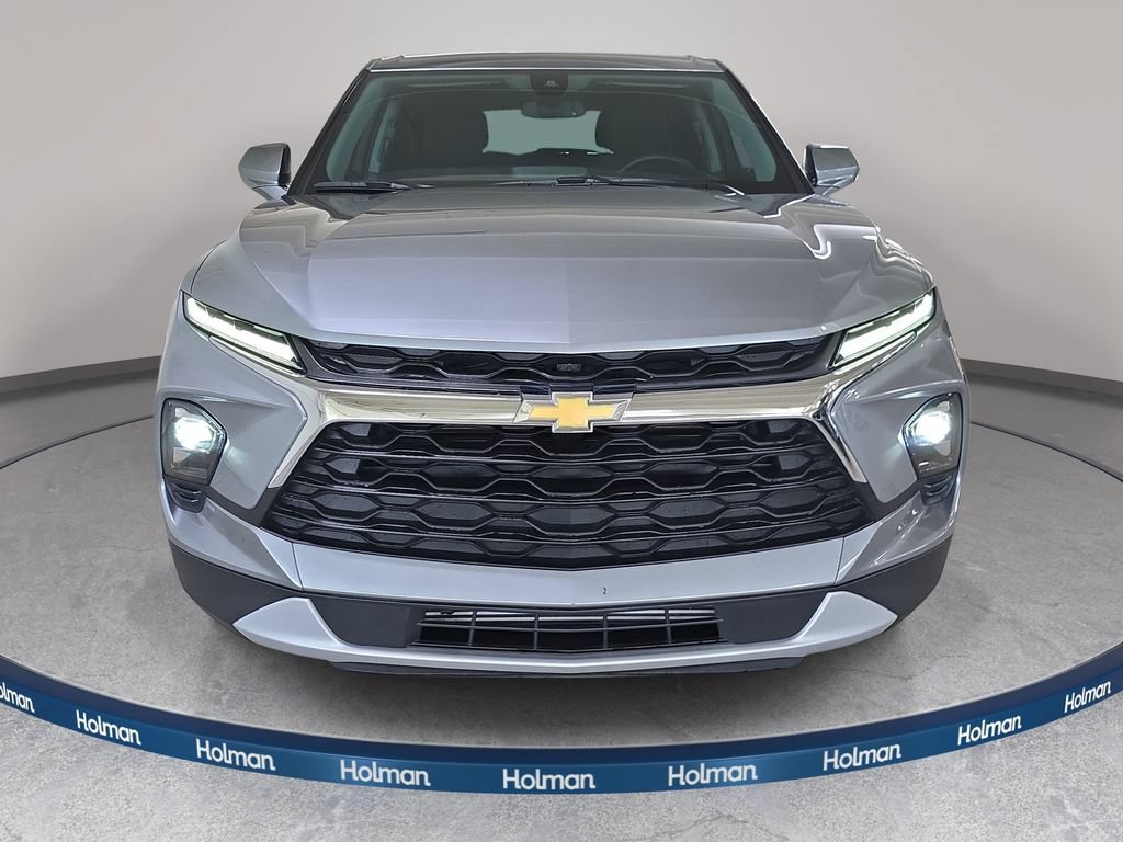 Used 2025 Chevrolet Blazer LT FWD image 3