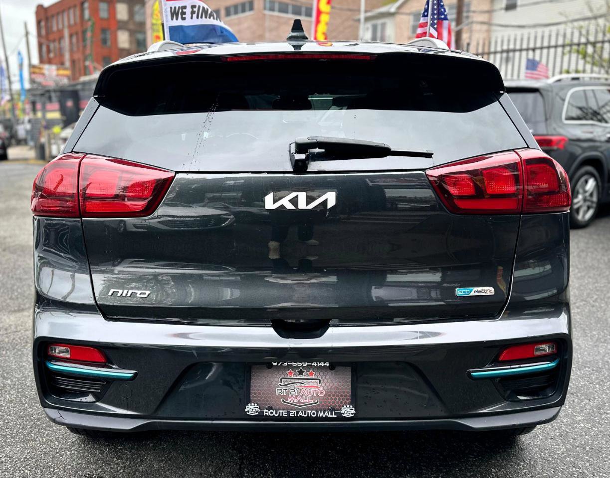 Used 2022 Kia Niro EX w/ Cold Weather Package FWD image 12