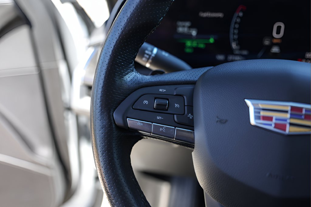 Certified 2025 Cadillac XT4 Sport FWD image 14