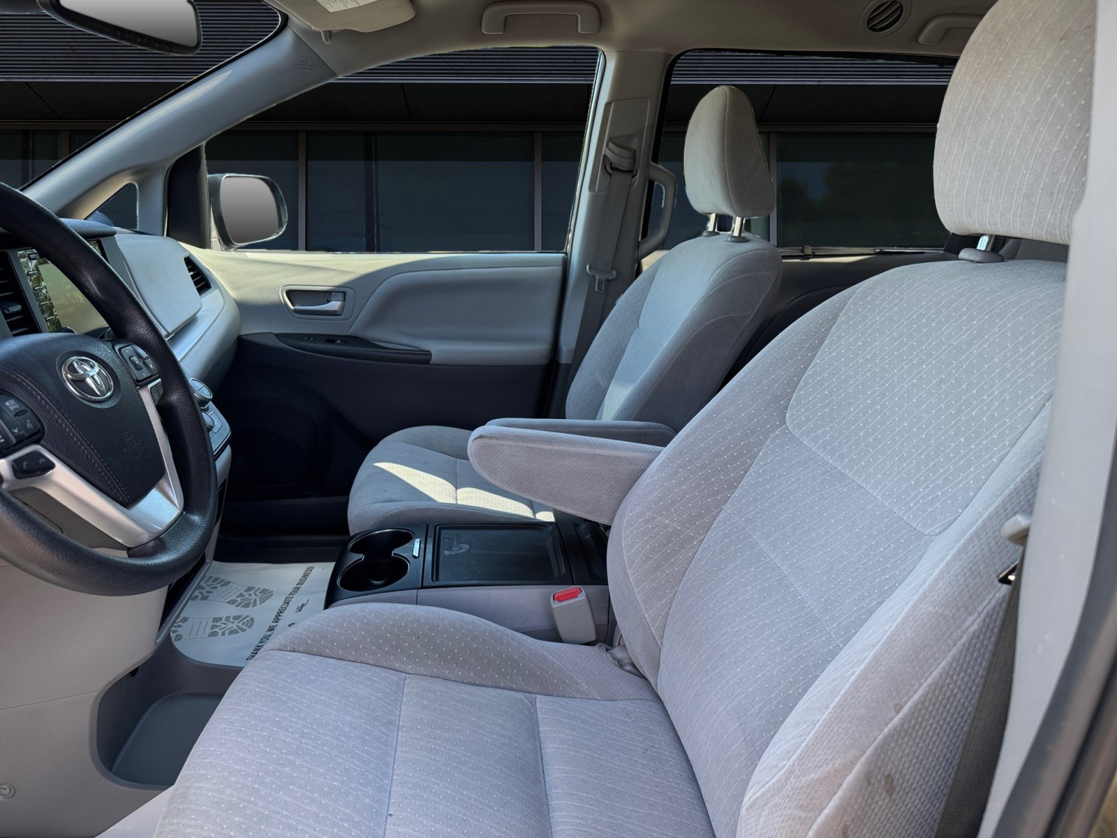 Used 2019 Toyota Sienna LE w/ LE Preferred Package AWD/4WD image 2