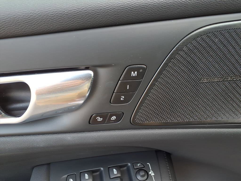 Certified 2023 Volvo V60 B5 Cross Country Plus w/ Climate Package image 17