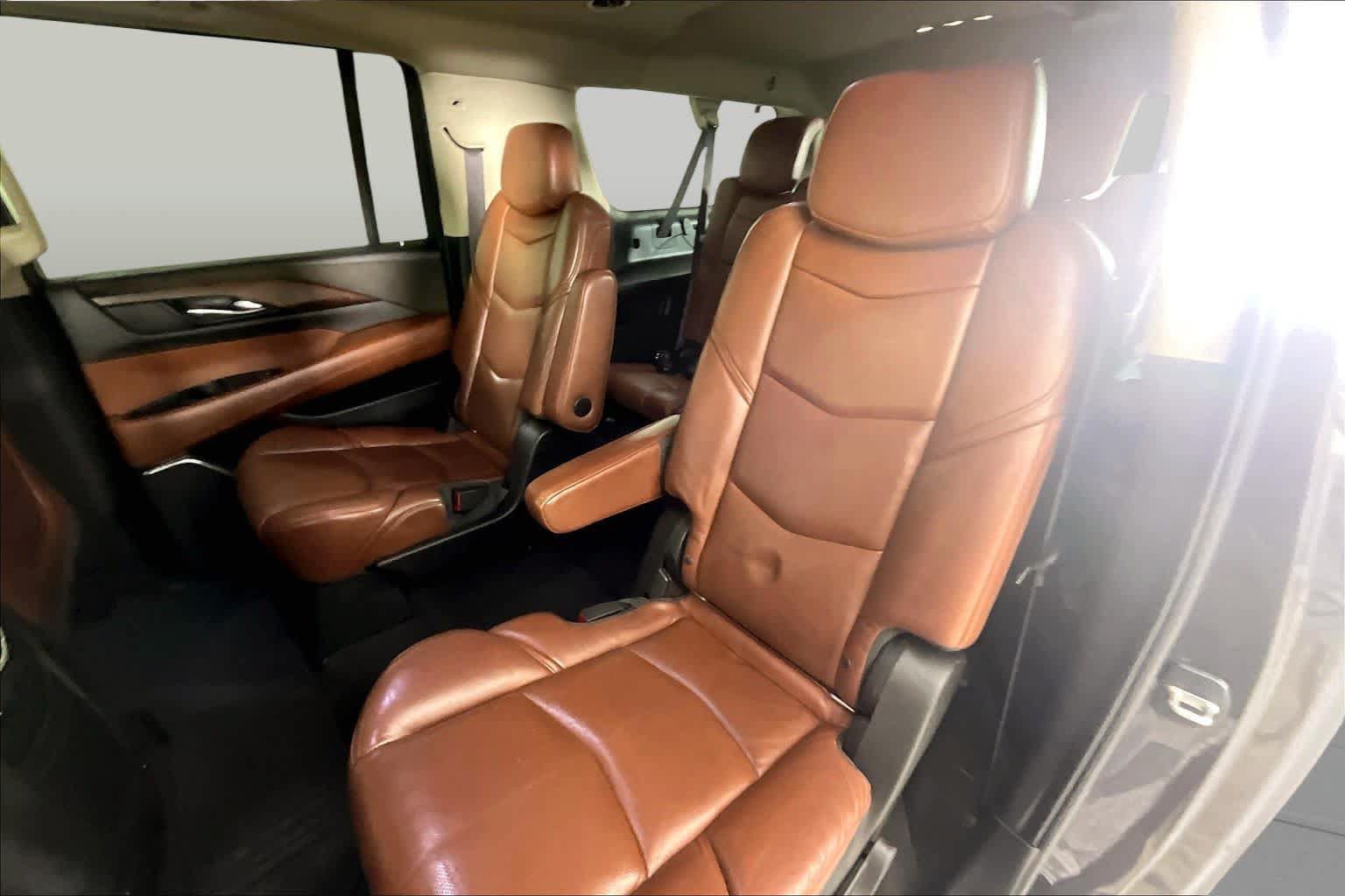 Used 2015 Cadillac Escalade ESV Premium RWD image 18
