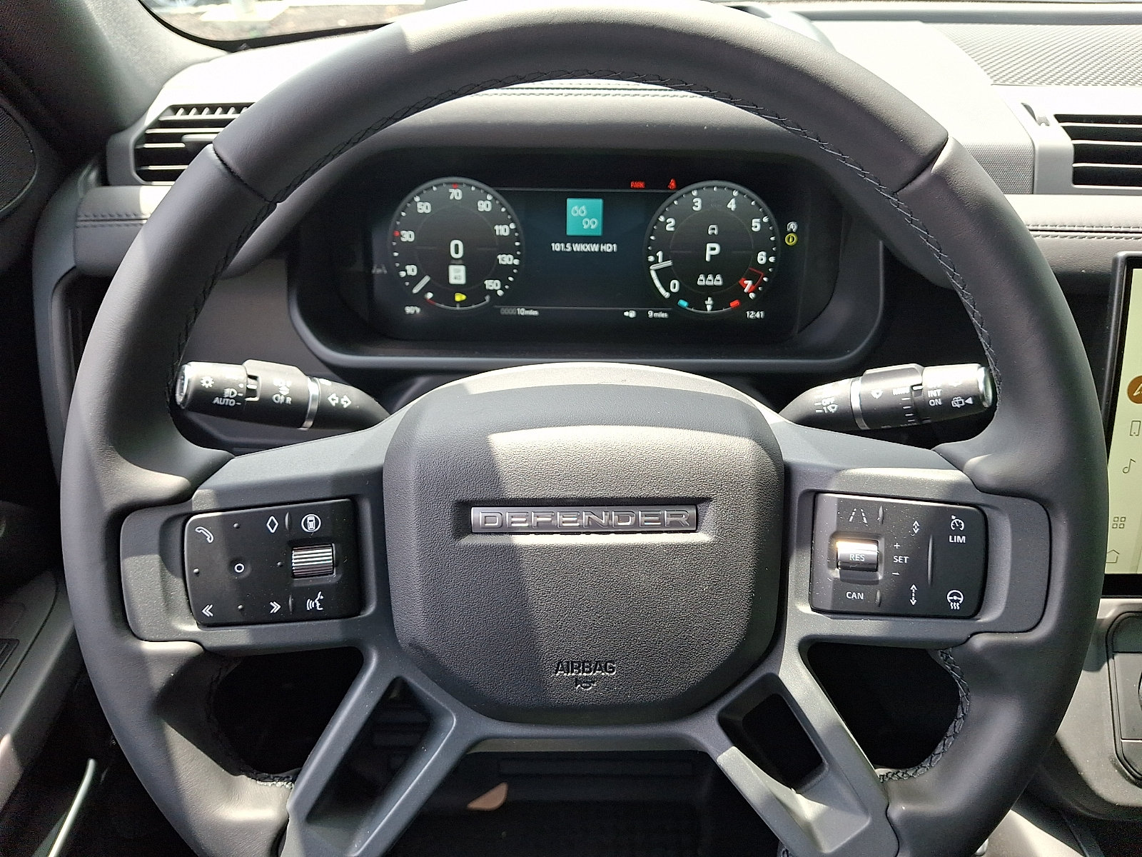 New 2026 Land Rover Defender 110 X-Dynamic SE AWD/4WD image 14