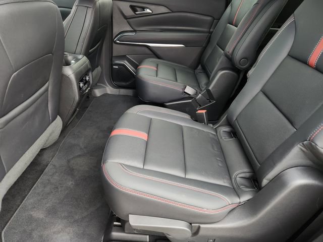 Used 2025 Chevrolet Traverse RS image 32