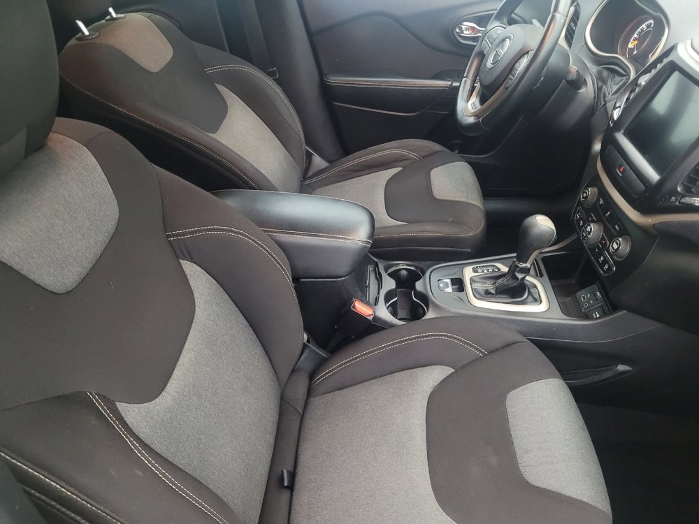 Used 2014 Jeep Cherokee Latitude w/ Comfort/Convenience Group FWD image 21
