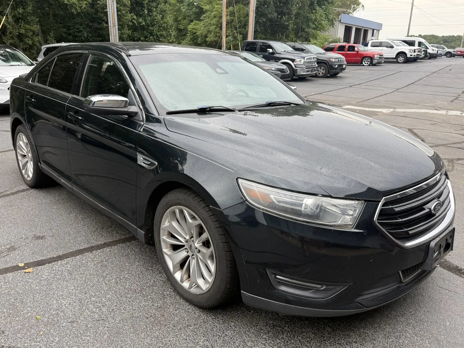 Used 2014 Ford Taurus Limited w/ Equipment Group 301A FWD image 5