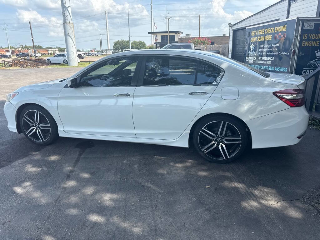 Used 2017 Honda Accord Sport image 3