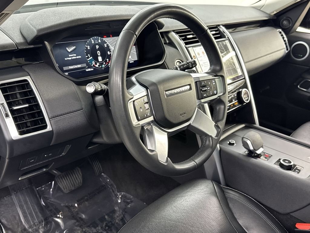 Used 2024 Land Rover Discovery S image 7