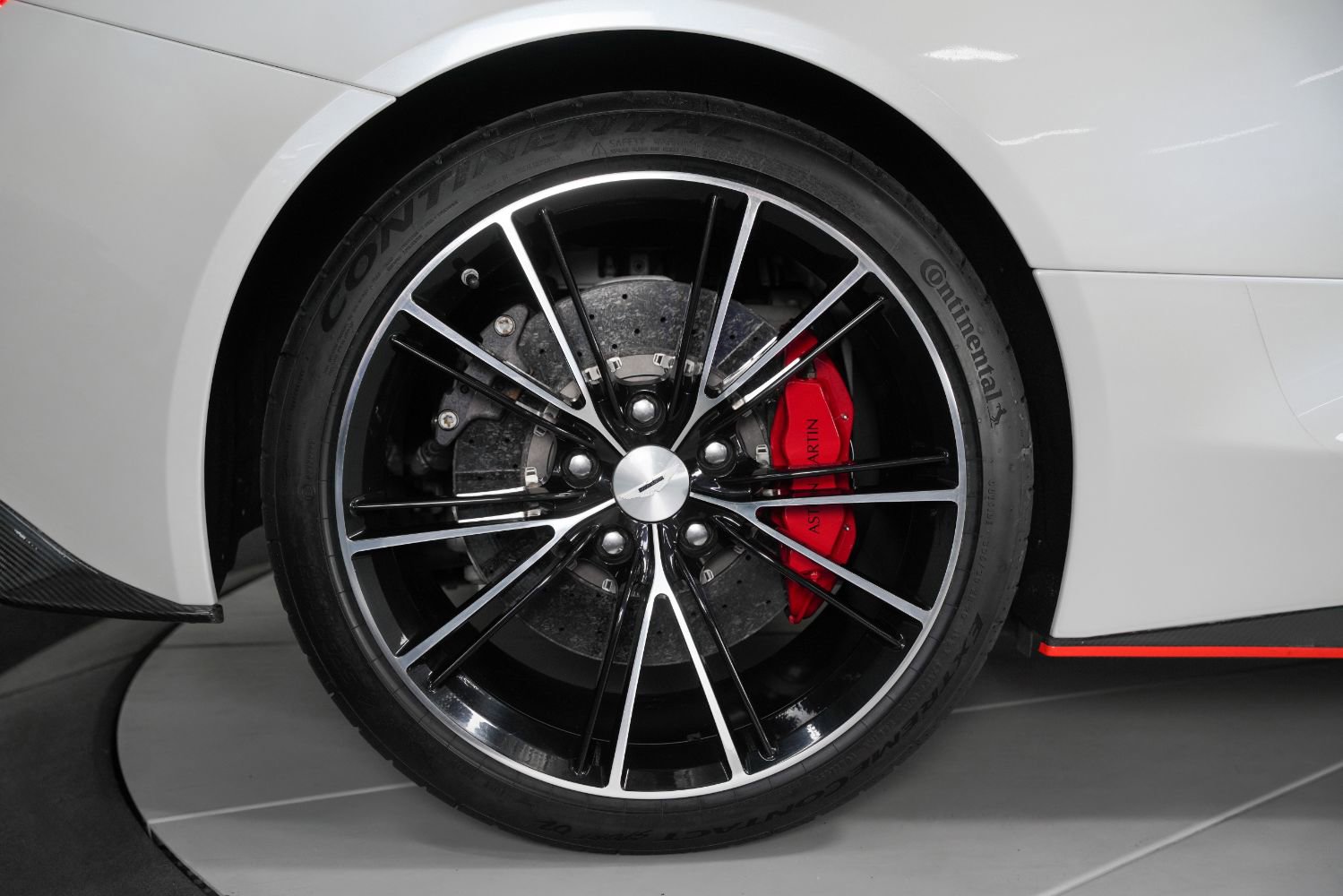 Used 2014 Aston Martin Vanquish Coupe image 26