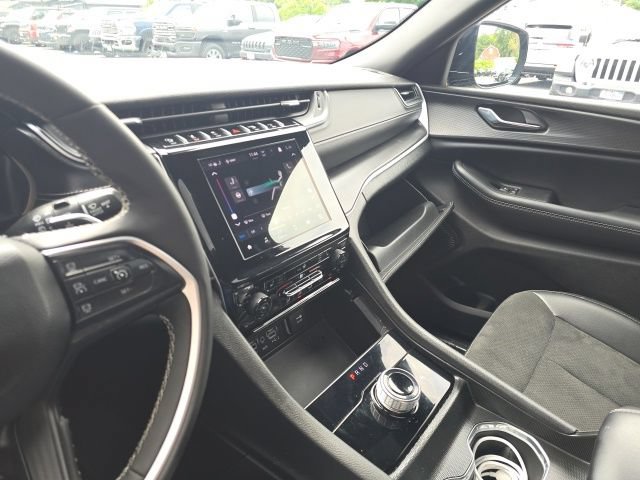 Certified 2024 Jeep Grand Cherokee Altitude AWD/4WD image 26