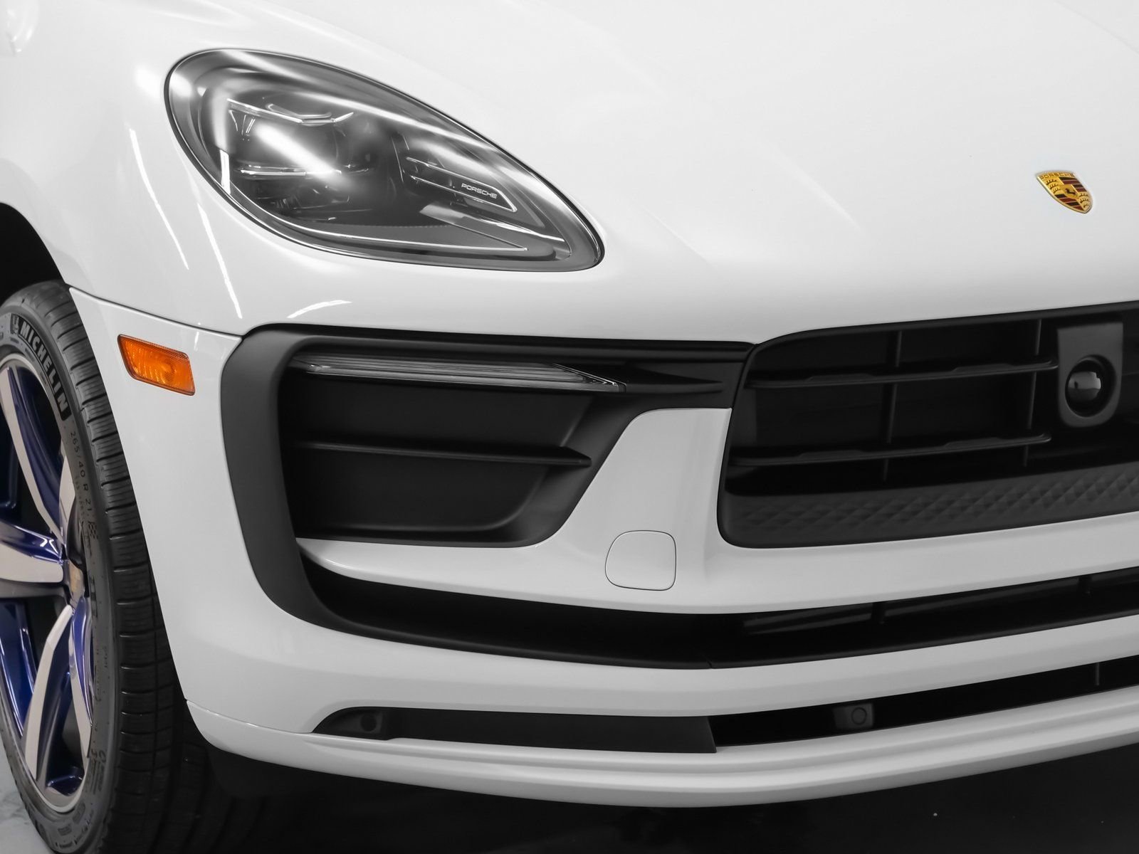 Certified 2025 Porsche Macan image 15