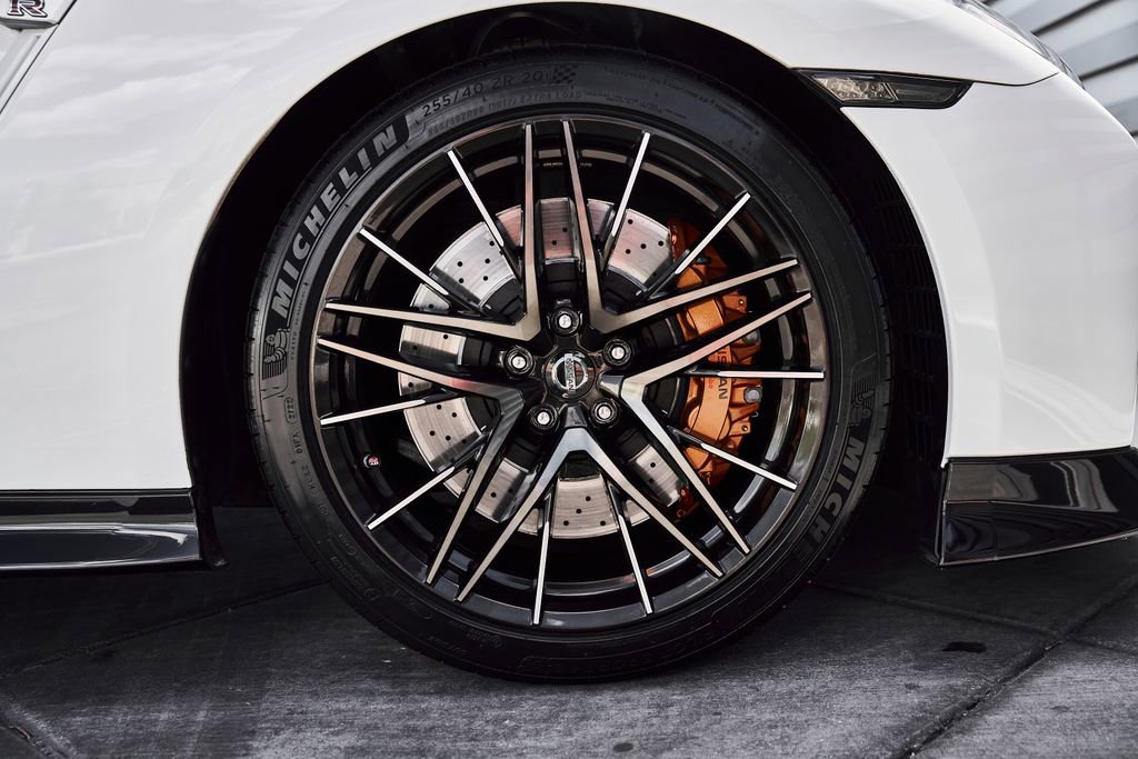 Used 2021 Nissan GT-R Premium image 28