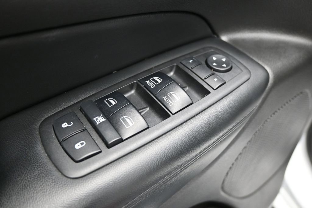 Used 2018 Jeep Grand Cherokee Altitude AWD/4WD image 11
