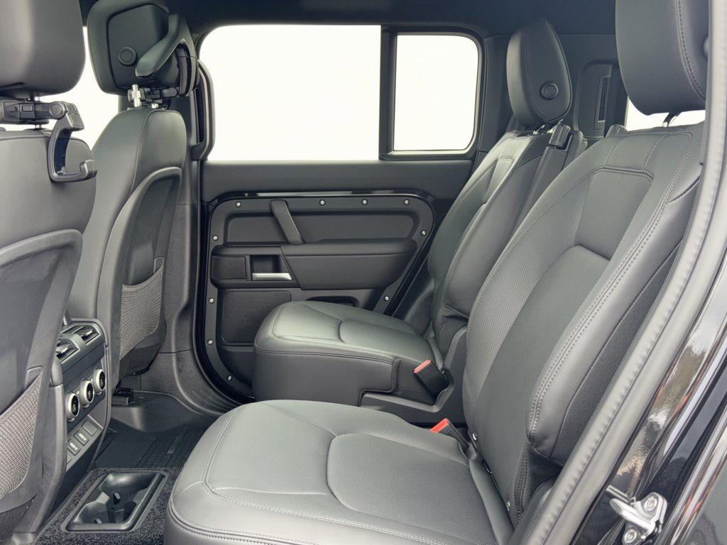 New 2026 Land Rover Defender 130 X-Dynamic SE AWD/4WD image 25