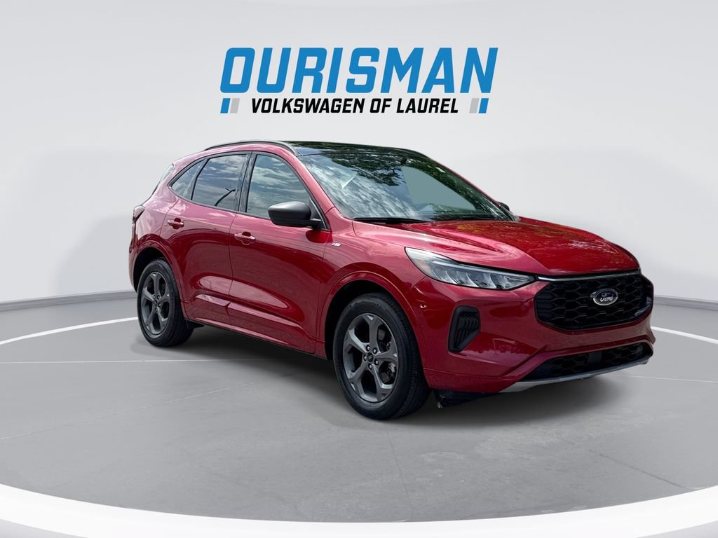 Used 2023 Ford Escape ST-Line w/ Tech Pack #1 AWD/4WD image 2