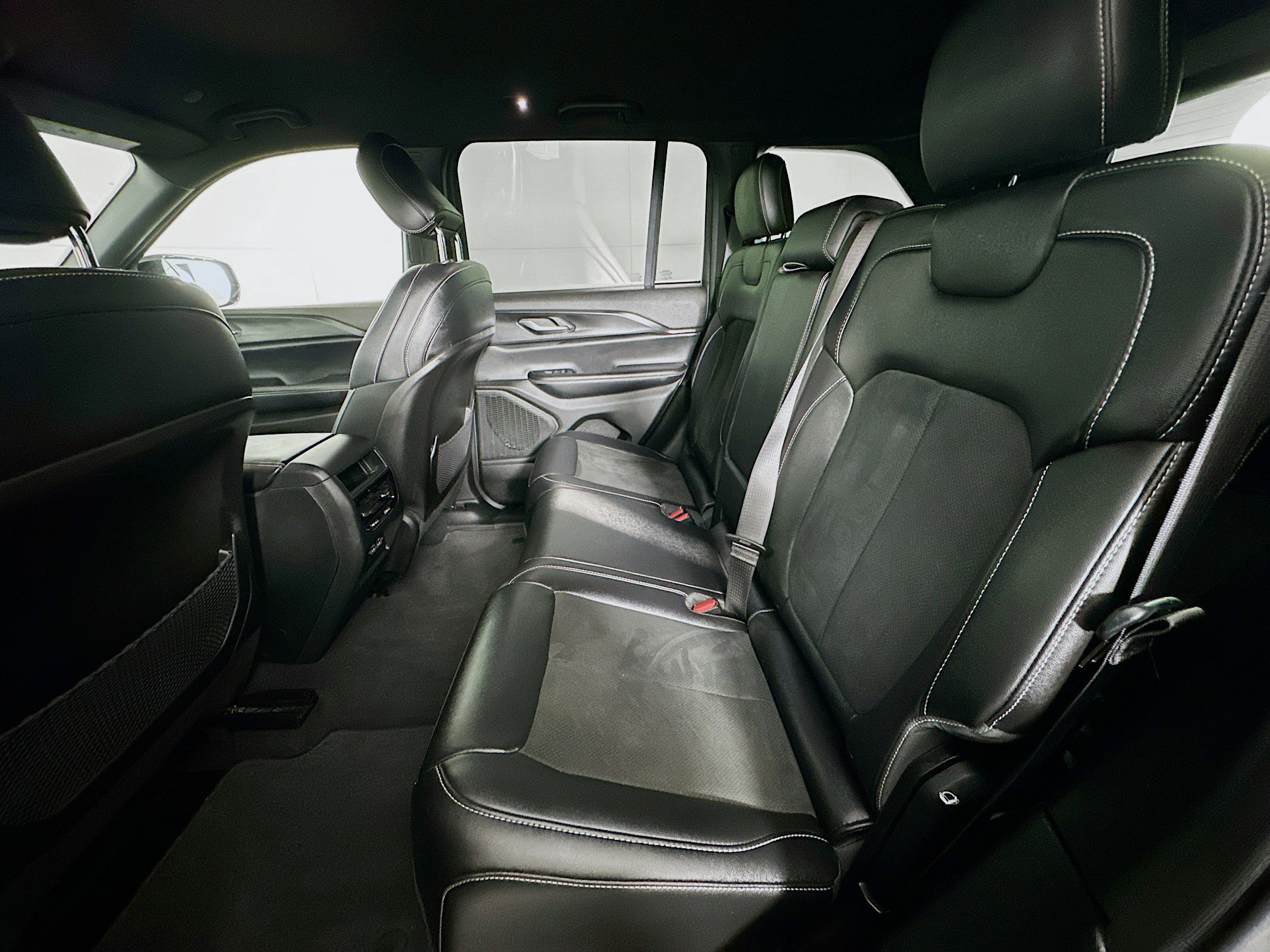 Used 2023 Jeep Grand Cherokee Altitude image 26