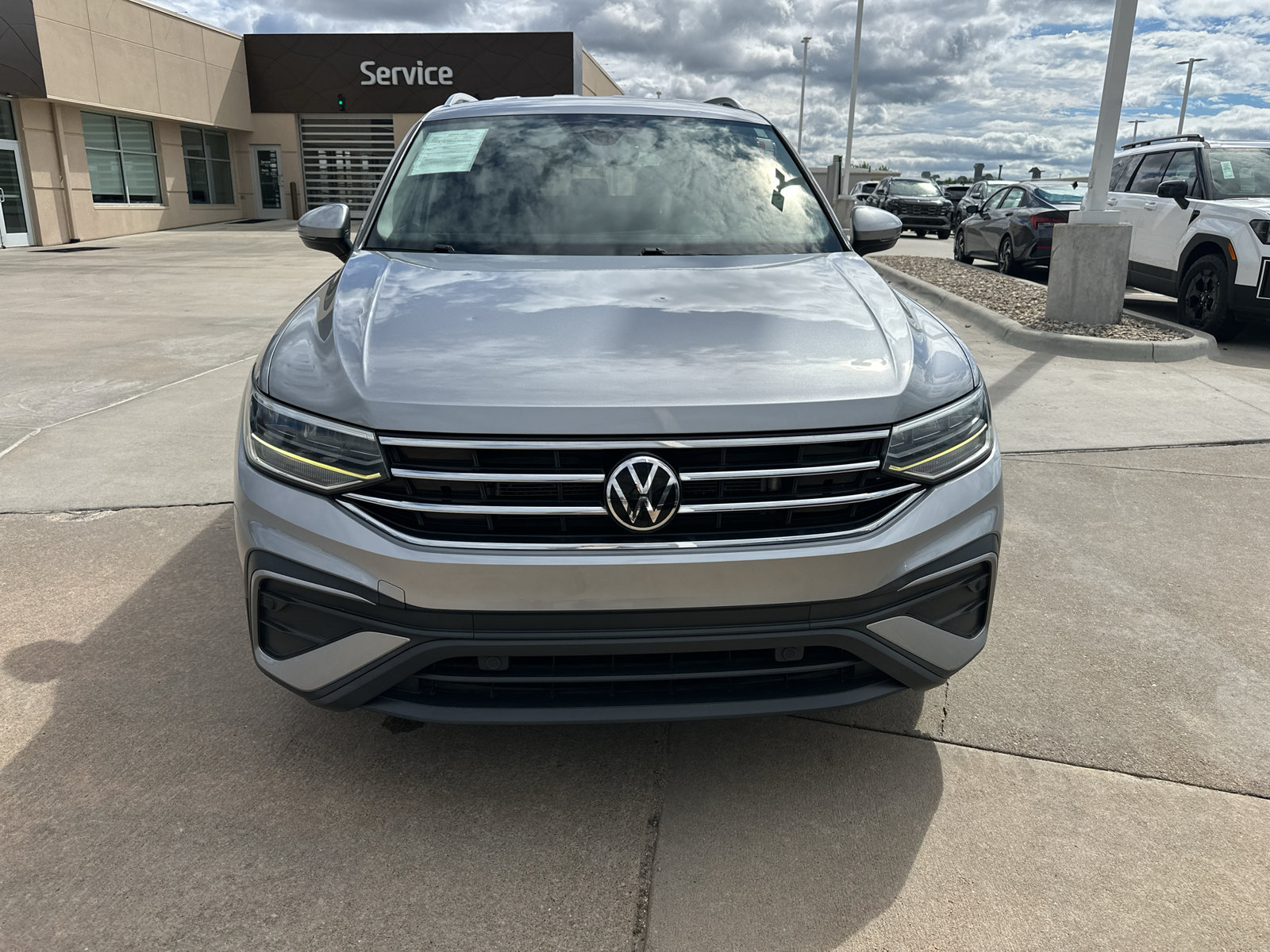 Used 2023 Volkswagen Tiguan SE FWD image 13