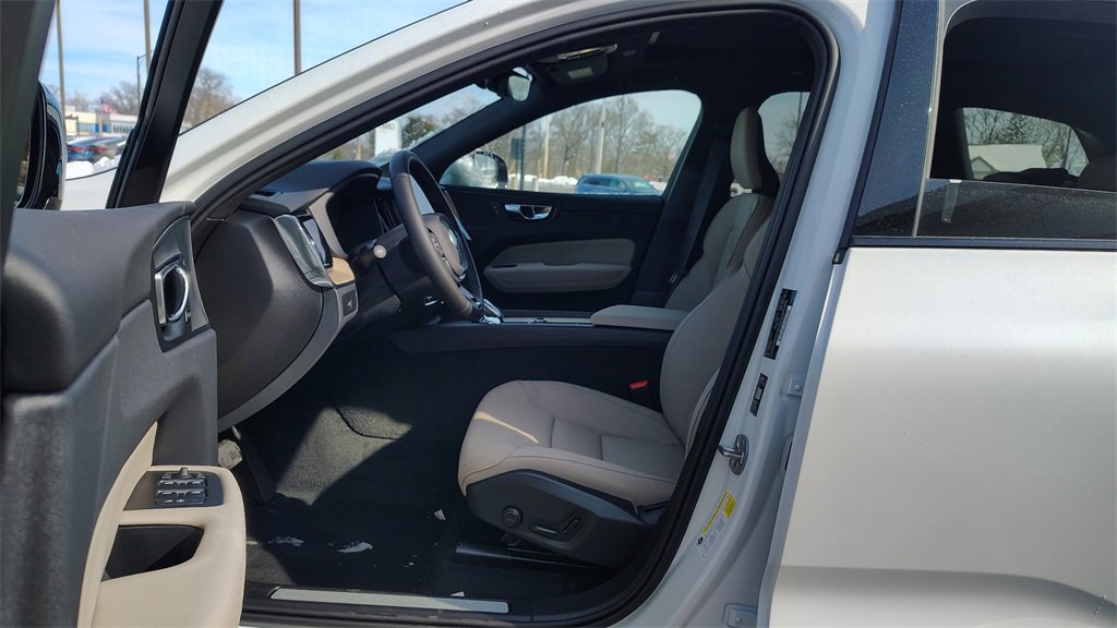 New 2026 Volvo XC60 B5 Plus w/ Protection Package Premier image 7