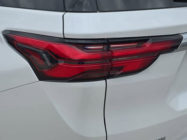 Used 2023 Chevrolet Traverse Premier image 35