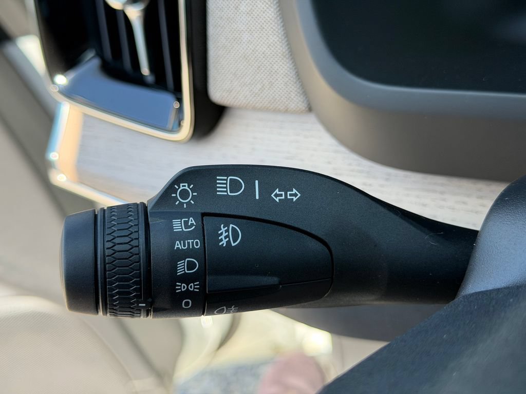 New 2026 Volvo XC90 B6 Plus w/ Protection Package Premier AWD/4WD image 30