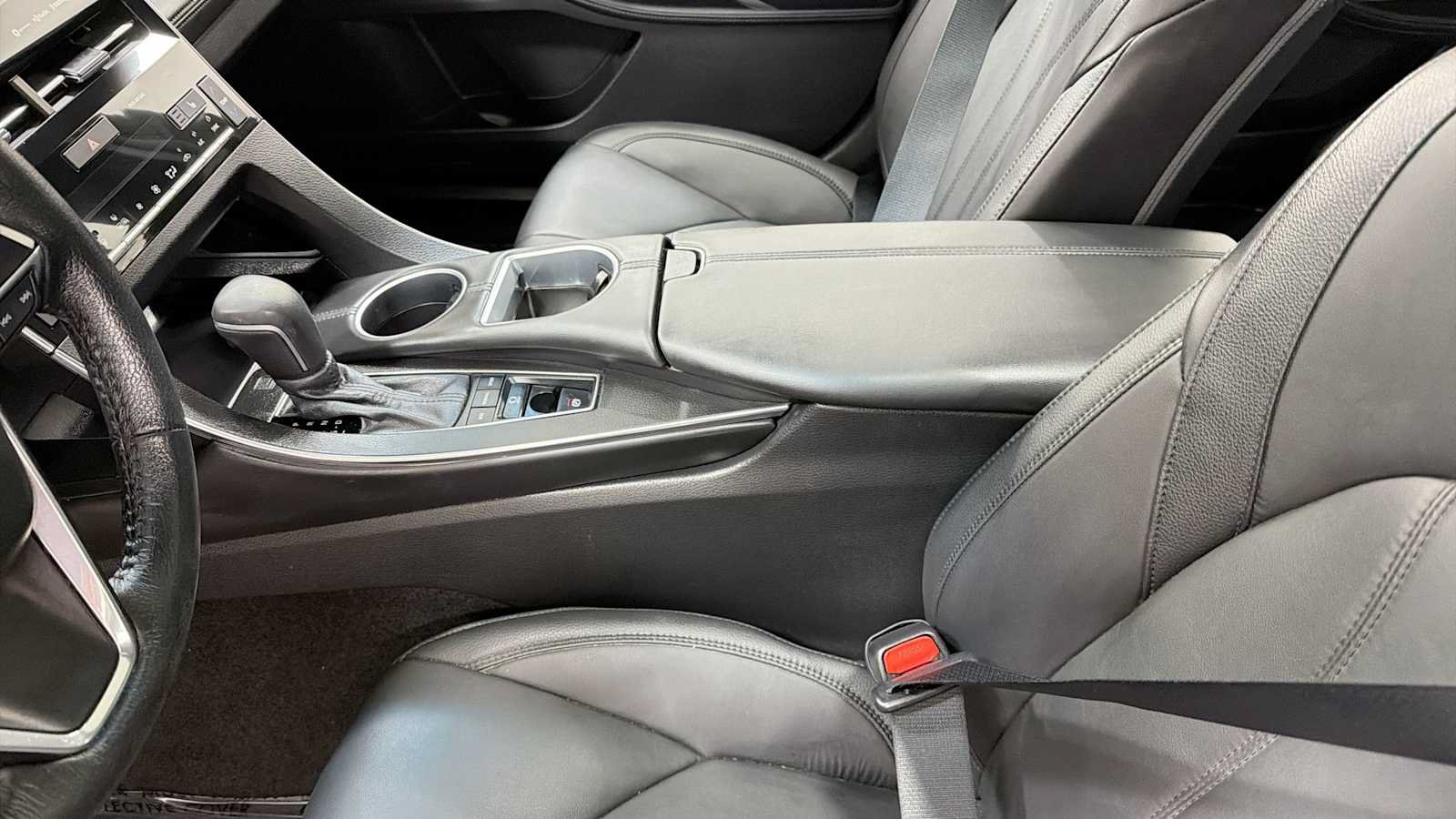 Certified 2022 Toyota Avalon XLE w/ Moonroof Package FWD image 22