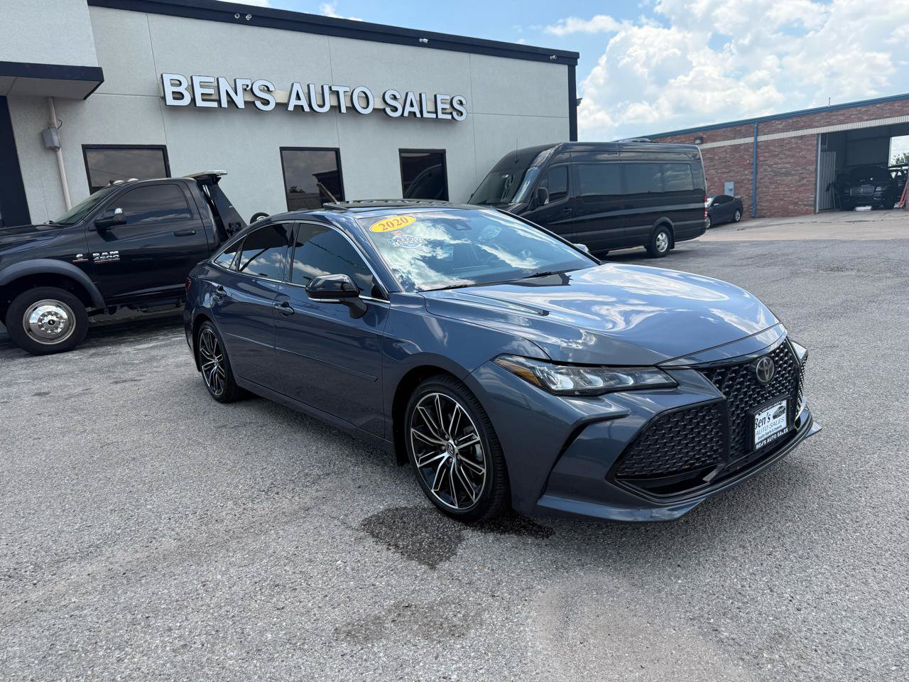Used 2020 Toyota Avalon XSE FWD image 4